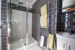 En Suite- click for photo gallery